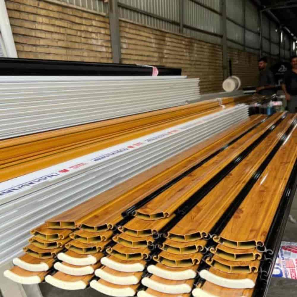 Çeşitli renklerde renkli panjurlar
