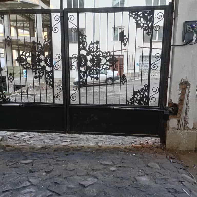 Door Aria in Go Motel: Installing a smart hinged automatic door