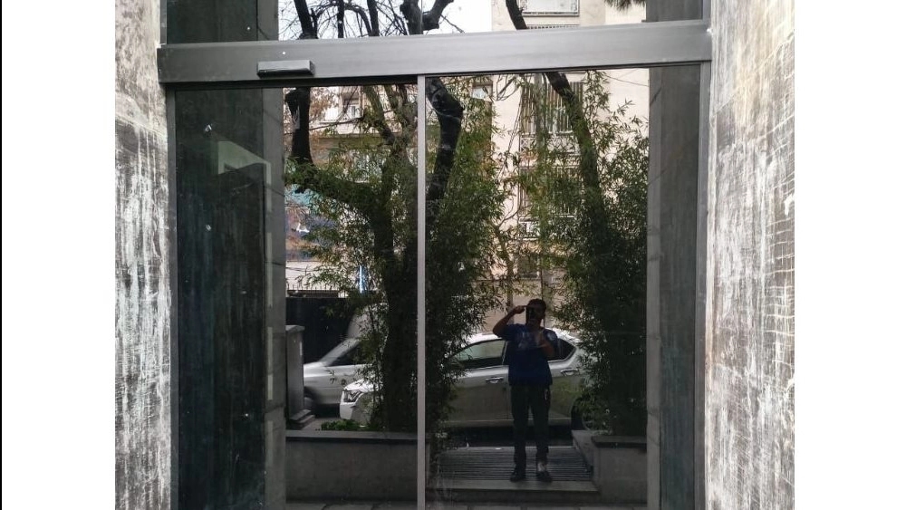 Automatic glass door in Namak Abroud with specialized services of Aria Darb Automatic glass door in Namak Abroud with specialized services of Aria Darb